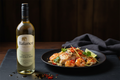 Asiático con chile suave con Balance Sauvignon Blanc