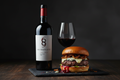 Burger con 689 Cellars