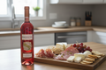 Carnes frías y quesos con Bartenura Sweet Red