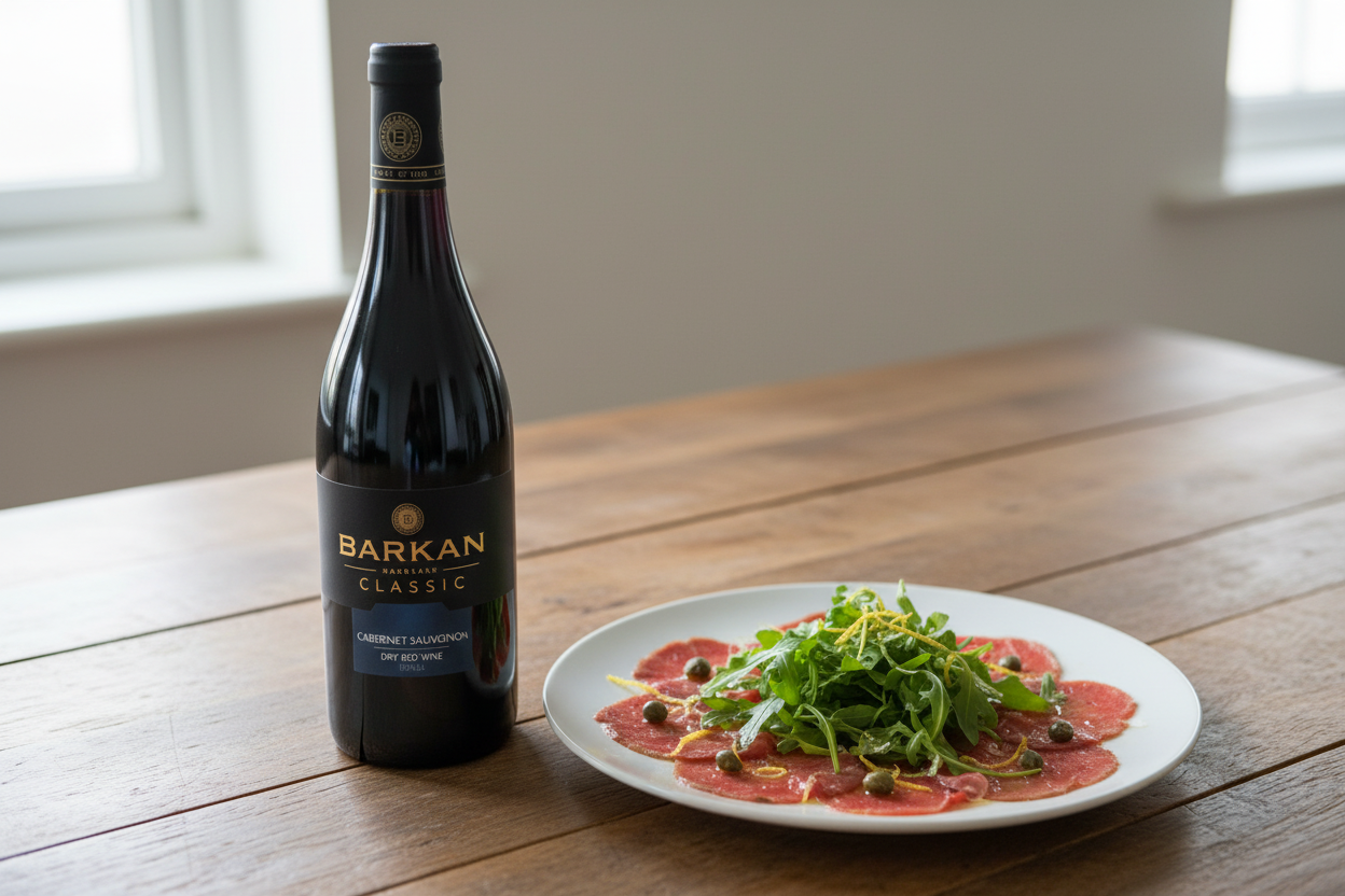 Carpaccio de ternera con Barkan Classic Pinot Noir