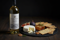 Queso de cabra con Haven Point Chenin Blanc